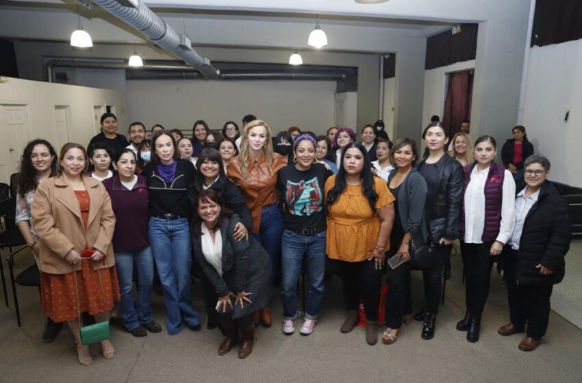  DIALOGAN MUJERES NEOLAREDENSES CON&nbsp; INFLUYENTE ACTVISTA FEMINISTA