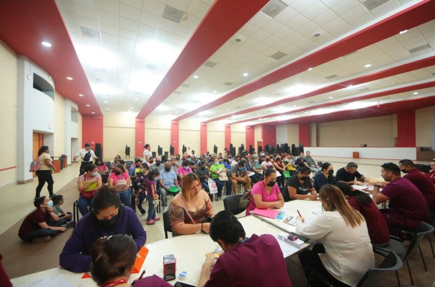  MADRES Y PADRES REGISTRAN A SU HIJOS PARA VACUNA CONTRA VPH