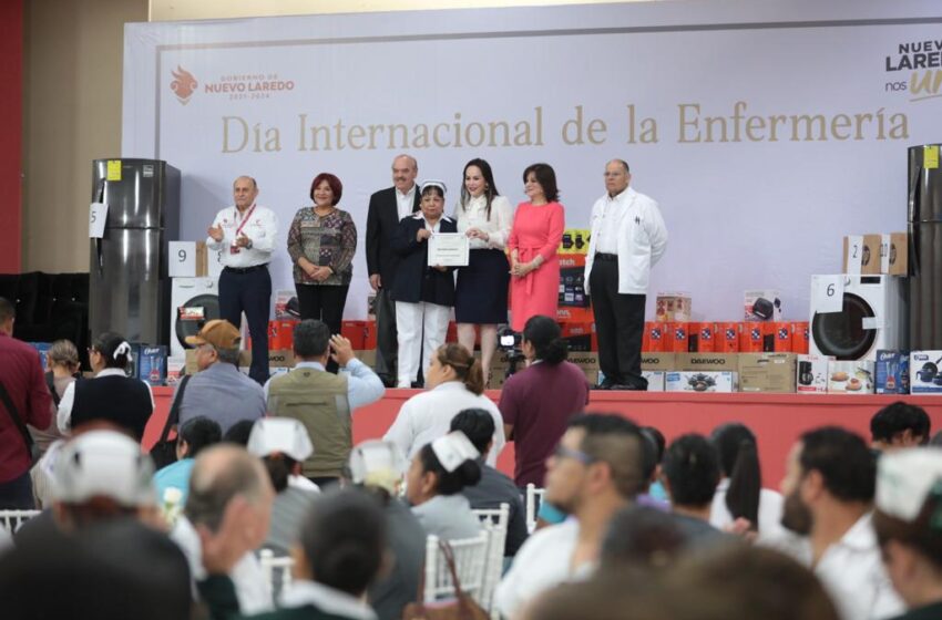  CELEBRA ALCALDESA CARMEN LILIA CANTUROSAS A LOS ÁNGELES BLANCOS DE ENFERMERÍA