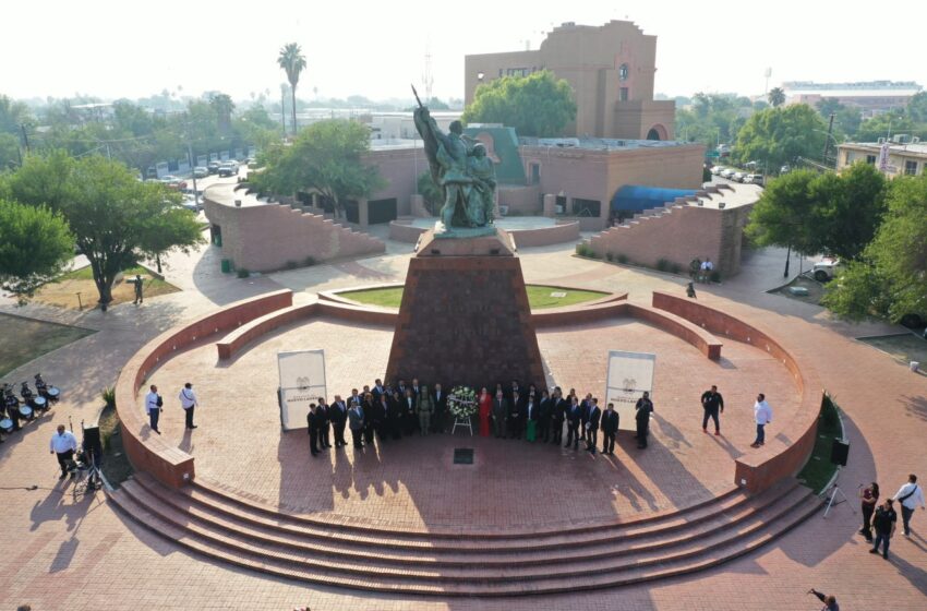  CON  OFRENDA FLORAL EN EL FUNDADORES, INICIAN FESTEJOS POR EL 175 ANIVERSARIO DE NUEVO LAREDO